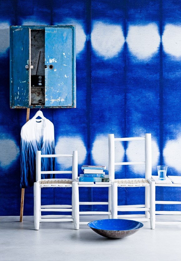 indigo shibori behang dip dye