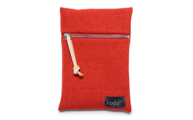 rood mini etui iep koda  - duurzaam geproduceerd in Nederland van reststoffen van De Ploeg