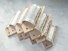 'Cheese Grater' van Antonio Aricò gemaakt van tomatenpureeblikjes