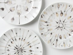 Porceleinen servies beschilderd met acryl inkt van Bridget Davies voor Anthropologie