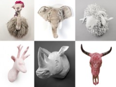 'Le Bestiaire' van Vivienne Maun, olifantenkop Wild & Soft, schapenkop van Marie Talalaeff, roze hertenkop van Wild & Soft, neushoorn van Marie Talalaeff, stierenkop Huichol van Indigena via mom.maison-objet.com