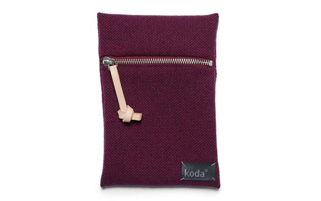 wijnrood etui koda duurzaam b